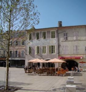 Maisons de vacances Maison Super Calme et Confortable - Idealement Situee - Clim - Vue Montagnes - Piscine Partagee - Parking Gratuit - Lou Tranquillou : photos des chambres