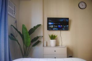 Studio Near Mall & Airport!