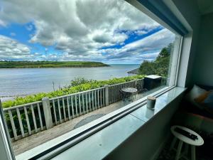 PERIWINKLE COTTAGE, with the most amazing sea view