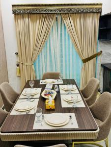Raees Villa