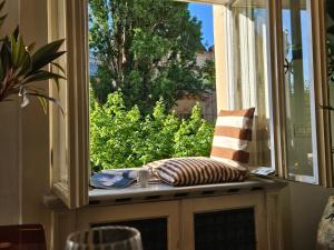 Design Old Town Aprt - Blue Church & Park - AC