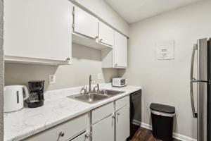 Stratton 2405l I Spacious 1 Bed 1 Bath