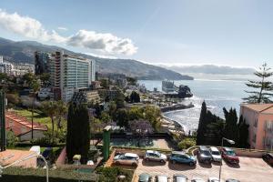 Monumental Miramar Apartment