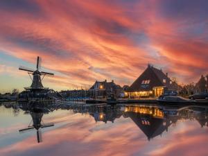 Holiday home in the lake district area, Friesland