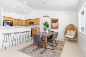 Casa Del Sol-Mountain View 3BR Home w Pool Hot Tub