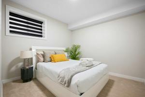 Modern 2BR Private Suite NW Near Airport & Amazing Shopping! Free Banff Pass, Netflix, Parking!