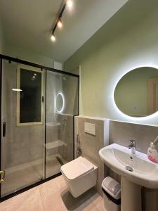 Compact studio chic design