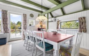 Awesome Home In Glesborg With Wifi