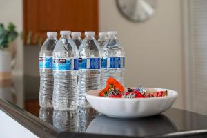 King Bed Suite Kitchen Near Theme Parks