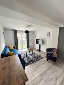 Contemporary Comfort 2 Bed 2 Bath Home Free Parking