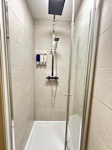 Contemporary Comfort 2 Bed 2 Bath Home Free Parking