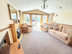 6 Berth Caravan For Hire At California Cliffs In Scratby By The Beach Ref 50050L