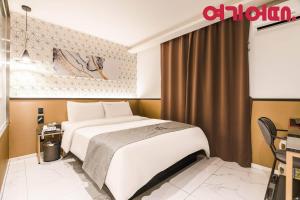 Phòng Giường Đôi Có Bồn Tắm Spa (Double Room with Spa Bath)