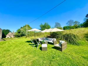 16th Century Farm House,6 Beds,5 BATHROOMS,SLEEPS 15,BBQ,HOT TUB,CINEMA ROOM WITH SURROUND SOUND,With Cymru Holidays