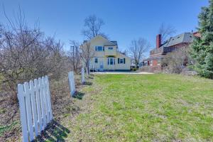 Less Than 1 Mi to Old Town Lansing Home with Furnished Deck