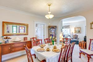 Less Than 1 Mi to Old Town Lansing Home with Furnished Deck