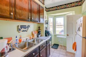 Less Than 1 Mi to Old Town Lansing Home with Furnished Deck