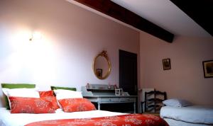 Hotels Logis Hotel - Restaurant La Marbrerie : photos des chambres