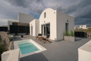 Uranides Luxury Suites