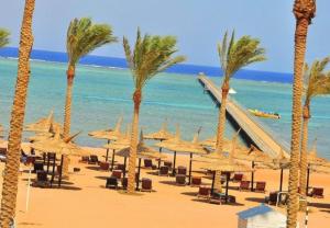 Luxury Poolside Retreat Elegant Apartment within a Seafront Hotel