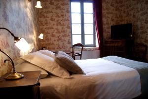 Hotels Logis Hotel - Restaurant La Marbrerie : photos des chambres