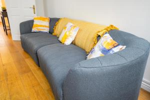 5 Min to Heathrow & Uxbridge Station with Parking