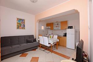 One-Bedroom Apartment with Terrace room in Apartments with a parking space Vodice - 16543