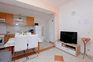 Apartments with parking space Vodice - 16543