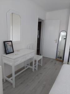 White Light Terrace Alvor Flat