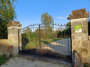 Maisons de vacances Sejour Nature Confortable a Arpheuilles avec Parking - FR-1-591-728 : photos des chambres