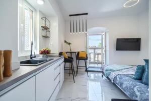 Apartments by the sea Supetar, Brac - 23792