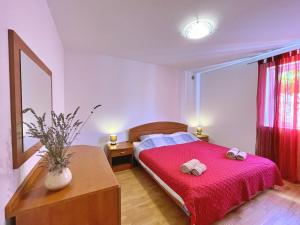 Apartments by the sea Cizici, Krk - 24374