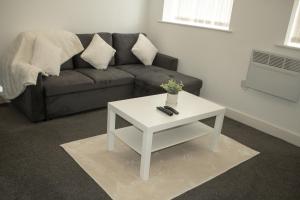 Spacious 2BR Duplex Apartment with FREE PARKING, NETFLIX & PS5