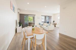 Broadwater Days - Breezy Resort Living by the Bay