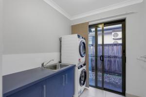 Trinity Beach Oasis - Poolside Retreat and Serenity