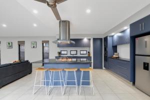 Trinity Beach Oasis - Poolside Retreat and Serenity