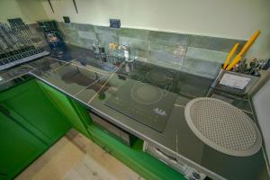 Refugio Verdanza-King bed and balcony with jacuzzi, fast Wifi, EV powering included! Only 5 minutes from La Fortuna