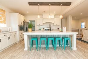 Open Water Sunset Kingsland Lakehouse with Boat Slip