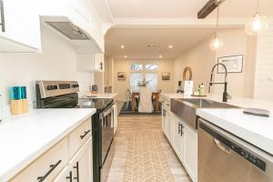 Open Water Sunset Kingsland Lakehouse with Boat Slip