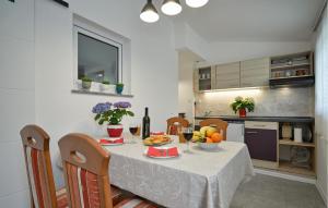 Cozy Home In Breznicki Hum 