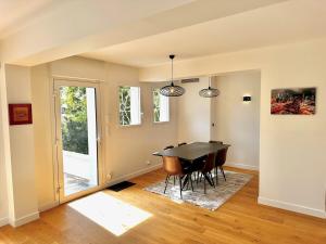 Maisons de vacances Renovated villa with terrace, 750m to beach : photos des chambres