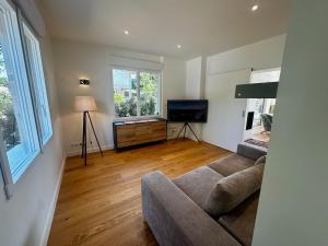 Maisons de vacances Renovated villa with terrace, 750m to beach : photos des chambres