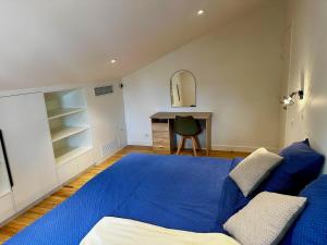 Maisons de vacances Renovated villa with terrace, 750m to beach : photos des chambres