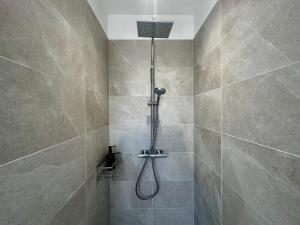 Maisons de vacances Renovated villa with terrace, 750m to beach : photos des chambres