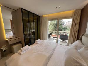 Luxury 2-BDR Hotel Apartment Garden View