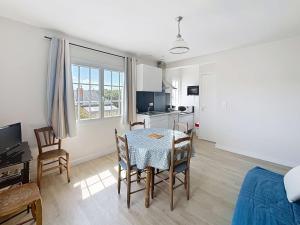 Appartement cosy à 100m de la plage et des commerces, centre de Jullouville - FR-1-361-37