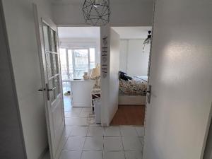 Appartement à 50m de la plage avec parking et Wi-Fi - FR-1-482-155