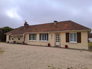 Maisons de vacances A 300 m de la plage, charme et tranquillite a Merville-Franceville - FR-1-788-66 : photos des chambres