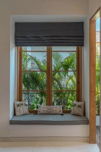 Casa Kameelya - Modern Tropical 4BR Villa in Central Canggu