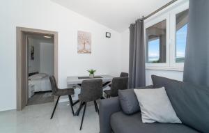 1 Bedroom Amazing Apartment In Pridraga